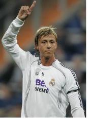 لاعب ريال مدريد قوتي يلمح  للعب في الدول العربية 
