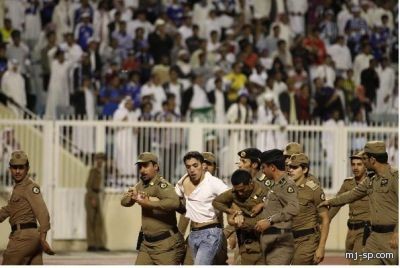 أمير عسير يوجه بعقوبات قاسية لمقتحمي مباراة الهلال والوداد المغربي 