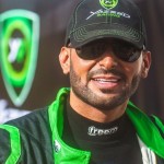 حلاق هندي يكرم زبائنه إحتفالاً بفوز النصر