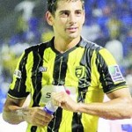 يامي النصر يوقع للكوكب من جديد