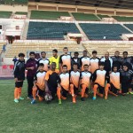 شاب يشرف على تدريب أبناء الحي ويحقق نجاحات
