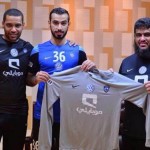 بندر الزهراني يوقع لطائرة الوحدة