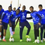 فيصل بن خالد يقيم مأدبة عشاء لبعثة الفريق الأول في دبي