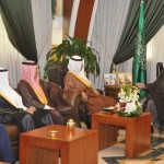 العارضة تستقبل دراجتي في ختام رحلتهم‏