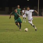 عاشق مصري للشعلة يهدي مدرب الحراس كأس الوفاء .‎