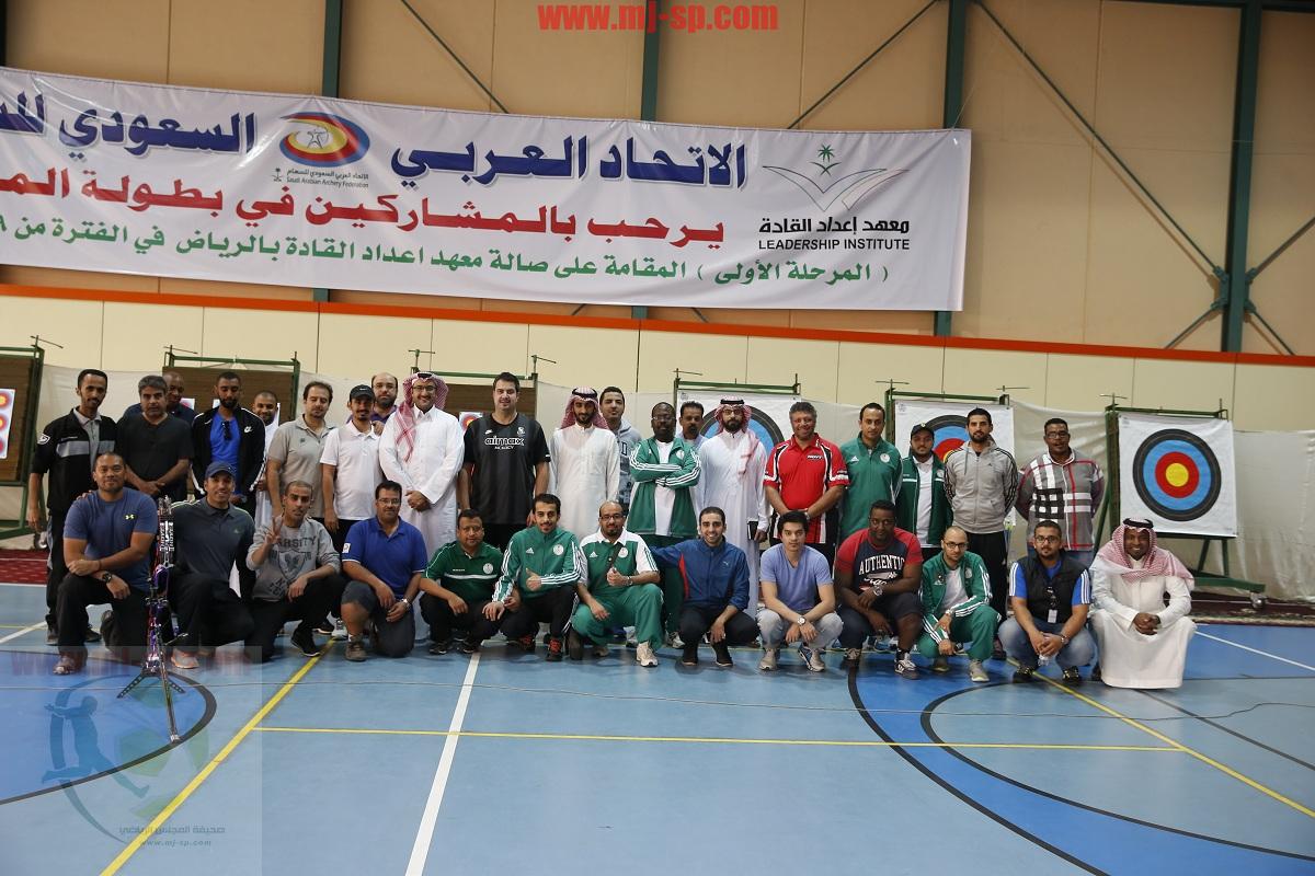 الأمير عبدالحكيم بن مساعد يتوسط منسوبي الأولمبية ولاعبو المنتخب السعودي للسهام