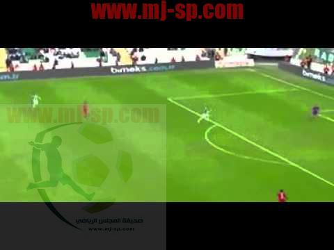 حارس يُفاجأ بهدف غريب وسط ذهول الجميع