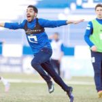 تعرف على القنوات الناقلة والمعلقين لمباراة الأهلي وبرشلونة
