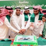 محافظ #عنيزة يتوج مداويه بدرع فهد الخالد المالك ضمن #سباق_الخيل_الكبير