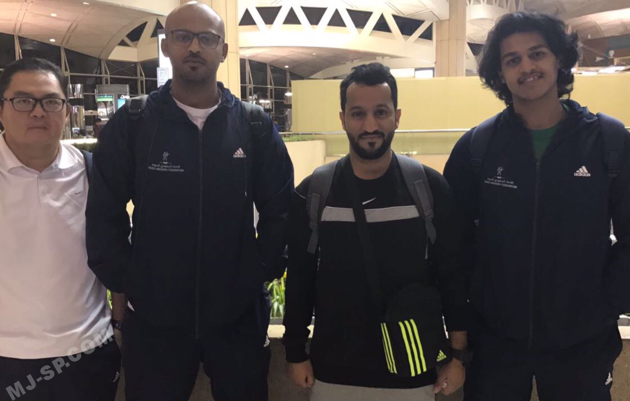لاعبي منتخب السهام أثناء مغادرتهم للمكسيك