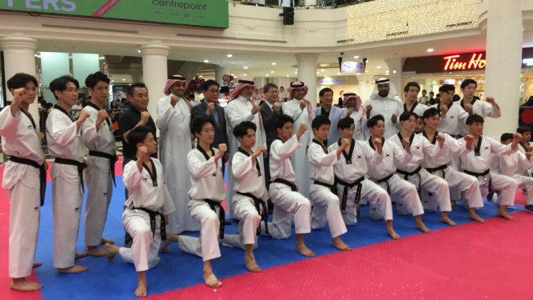 فريق عروض التايكوندو العالمي يستعرضون في الرياض1