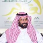 رئيس قسم التربية البدنية والنشاط الرياضي بـ #الأحساء يقبل رأس لاعب #منتخب_جدة
