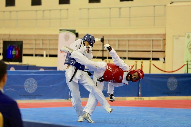 جانب من المباراة النهائية لبطولة للتايكوندوا