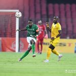 مشجع يغضب السومة.. واللاعب يوجه لإدارة الأهلي هذا السؤال