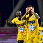 الرائد يتجاوز مشاكله.. بثلاثيه في شباك أبها