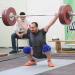 عرفاناً  وتقديراً.. المدرب الوطني “الهزاع” يُكرّم الكابتن “صالح القاسم”