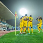 عرفاناً  وتقديراً.. المدرب الوطني “الهزاع” يُكرّم الكابتن “صالح القاسم”