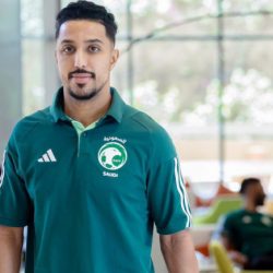 قبل مواجهة الصقور.. ملعب الشباب يجهز الأردن