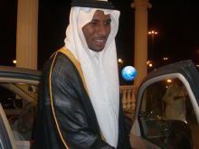 الامير بندر يطلب العفو عن خالد عزيز . 