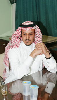 الشعلة تعلن رئيسها الذهبي الجديد  بن قرنين  ...  بن قرنين يكتب ورقة رسمية لمنح كل لاعب سيارة في حالة الصعود .... نزول الرواتب في الحساب البنكي الياً ... تأمين باص للنادي  ...بناء سكن للمدربين في النادي ... برنامج اسبوعي للنادي على قناة الاماكن  .. 