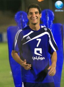 البرازيلي "نفيز" يعلن حمل زوجته بعد إحرازه هدفا للهلال الثاني 