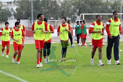 شرفيو الوحدة يجتمعون غداً .. و الفريق يواصل تدريباته