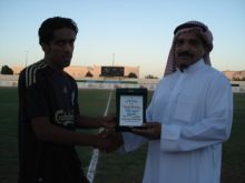 لاعب الشعلة عبدالرحمن العجلان يحصل على جائزة افضل لاعب ..