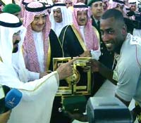 يوم الثلاثاء هل يواجه الاتحاد الاهلي في كأس الابطال ؟ 