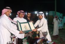 لماذا منح مشاري الدوسري جائزة من صحيفة المجلس الرياضي ؟؟ 