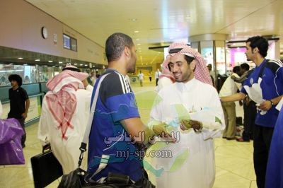  بعثة الطائرة الهلالية تصل الرياض محملين بكأس الدوري‎