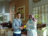 ارثر البرتغالي يهدي المقبل البطاقات الملونه. لمباراة ( التعاون وهجر )