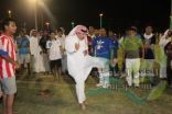 جماهير تقتحم ملعب للتصوير مع (الفريان ) وتشارك معه بمبلغ مالي