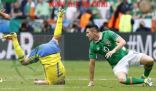 هدف بنيران صديقة يدرك التعادل 1-1 للسويد أمام ايرلندا