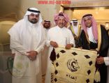 الامير سلطان بن محمد يتسلم تقريراً عن ميدان فروسية الجوف