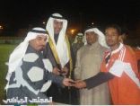 امين عام الفرع يخرج لاعبين من فريقه في تصرف غريب