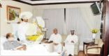 علوان يتحدى آلامه ..ويتابع “الكلاسيكو” من السرير الأبيض