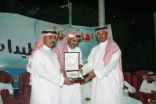 المشرف العام لمجمع الخليج يقدم هدية شخصية لرئيس صحيفة المجلس
