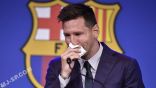 ميسي يجهش بالبكاء في مؤتمر وداع برشلونة.. وهذا ما قاله