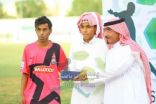 لاعب منتخب الخرج  يعتذر لمدربه بعد اعتراضه على قرارات الحكم