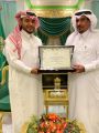 الأستاذ عبدالله الخنيفر يُكرّم المستشار داود المقرن رئيس نادي #الشرق