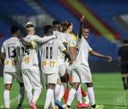 الإتحاد يعود برباعيه.. والهلال يكتسح الفتح