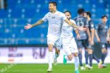 بثلاثية في شباك الطائي.. الشباب يصعد لوصافة الدوري