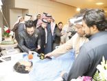 إدارتي الخليج والفتح تزوران مصابي حادث تفجير مسجد الاحساء 